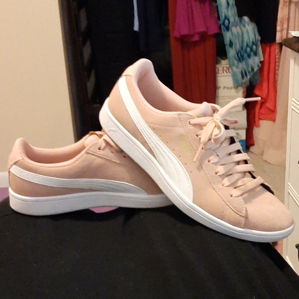 Puma| Vikky Lo Suede Sneaker